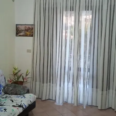 Casa Vacanza Lungomare Apartment *